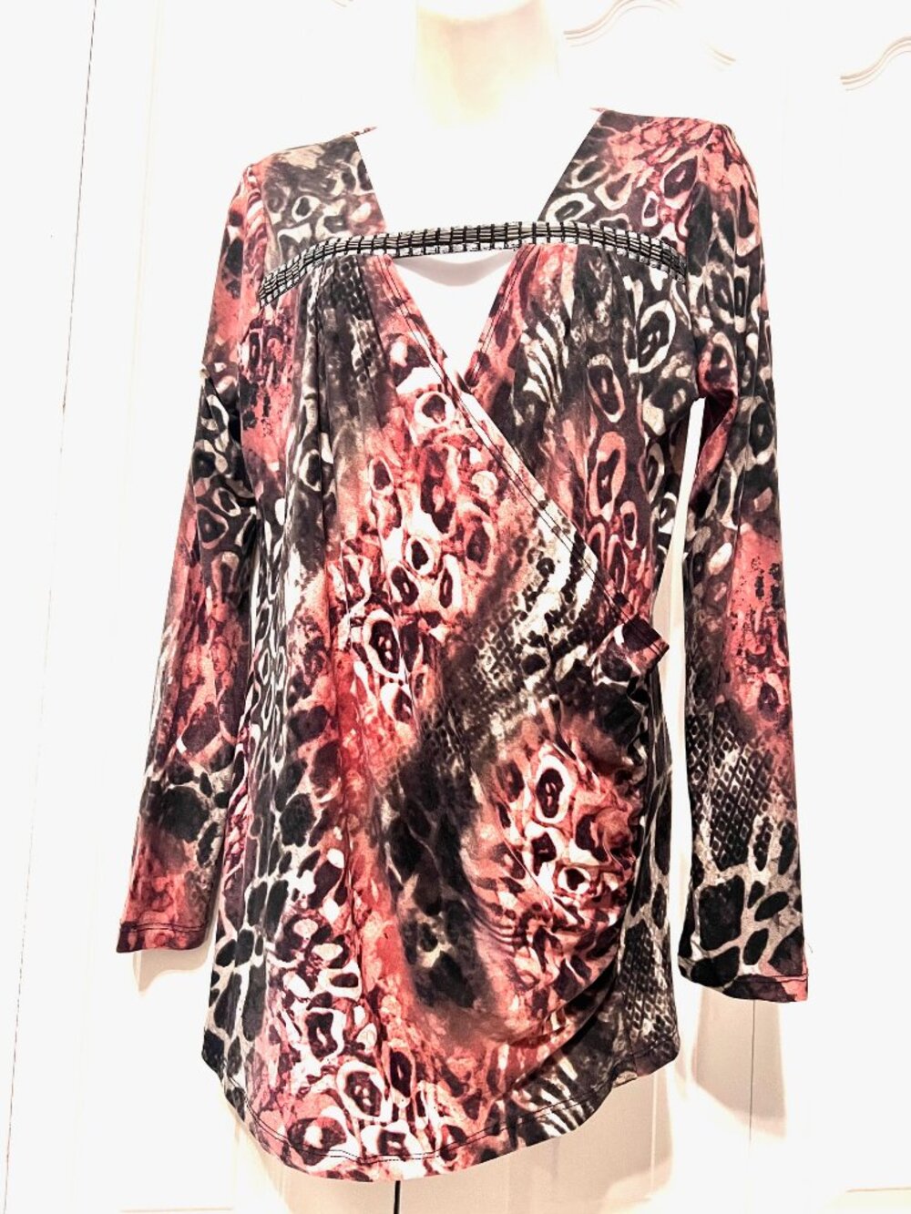 Venus-Women's Long Sleeve Black/Pink V Neck Metallic Silver Beaded-Stretch-Med